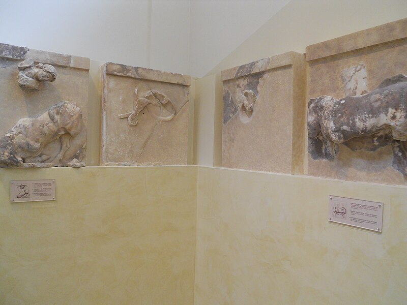 File:Delphi Archaeological Museum (5987144834).jpg