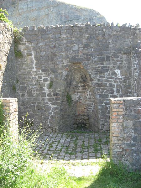File:Derelict Lime Kiln, Uphill. - panoramio.jpg