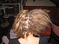 Zweiter Schritt: Grundstock: Haare aufbauschen / toupieren ("Backcombing").