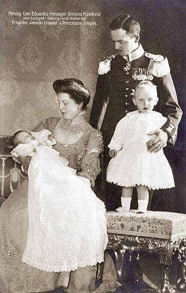File:Duke Charles Edward of Saxe-Coburg and Gotha with wife and children.jpg