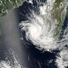 Cyclone Ernest Ernest Jan 22 2005 1105Z.jpg