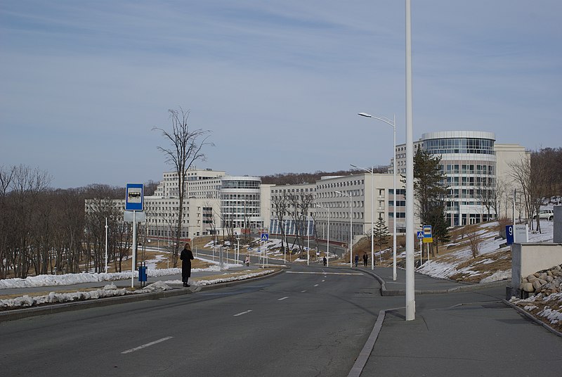 File:FEFU campus 2019-03-24.jpg