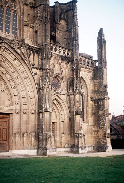 File:Façade de l'abbatiale de St-Antoine, côté droit.jpg