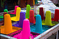 Fargepigmenter til salg før Holi-feiringen i Ajmer Rajasthan i 2007 Foto: Alexander Schimmeck