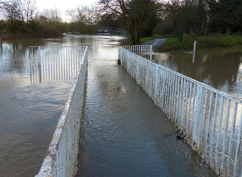 File:Flooded footbridge on the Grand Union Canal (geograph 3254111).jpg