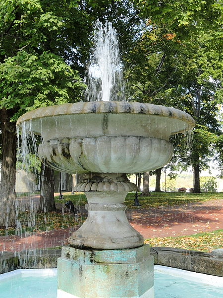 File:Fountain - Kentucky Old State Capitol - DSC09286.JPG