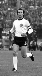 Franz Beckenbauer in 1974 Franz Beckenbauer 22-6-74.png