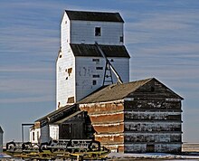 Grain elevator in Wrentham Alberta.jpg