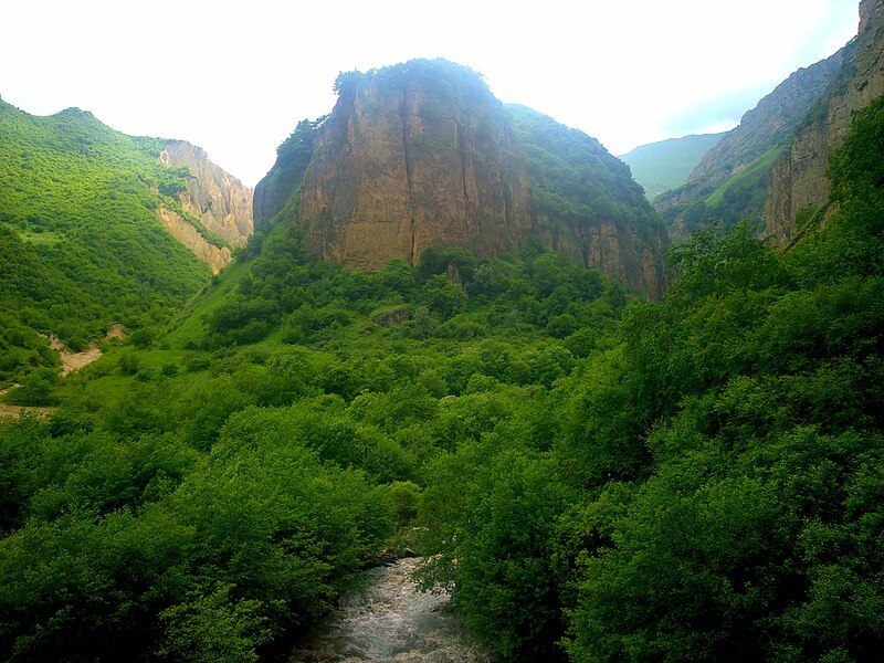 File:Green mesa in Shahdag National Park.jpg