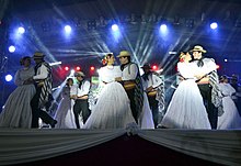 Piribebuy Jeroky Municipal Dance Group nella XV edizione del Poncho Para'i Festival of 60 Lists.