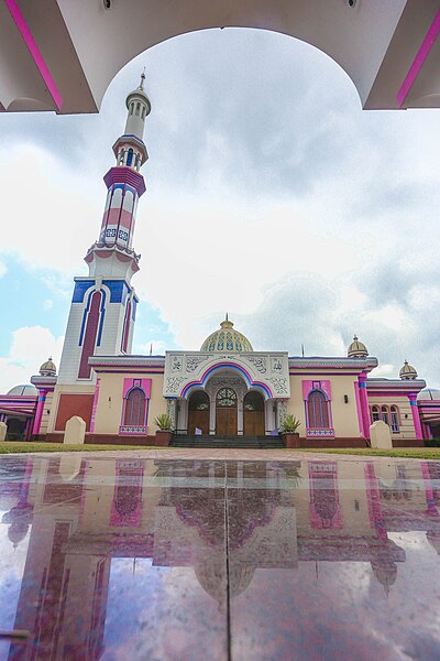 File:Guthia Mosque 1200.jpg