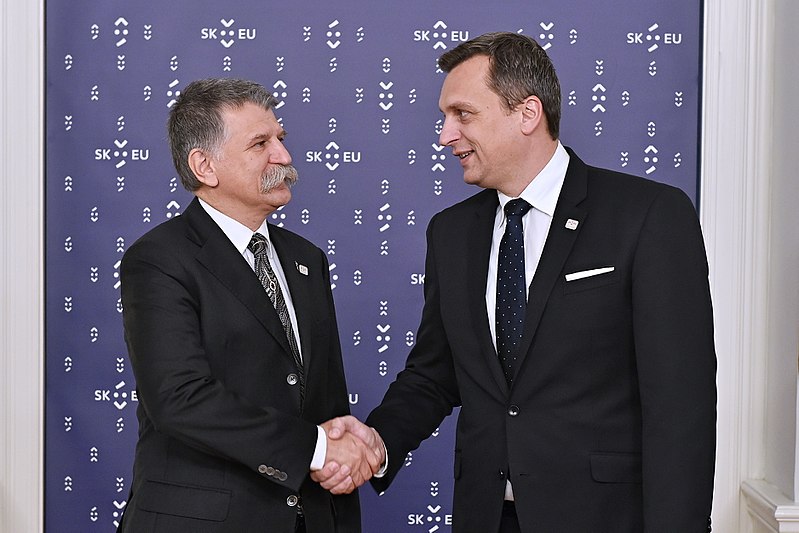 File:HANDSHAKE - BRATISLAVA INFORMAL PARLIAMENTARY SUMMIT 2016-10-07 (30131923636).jpg