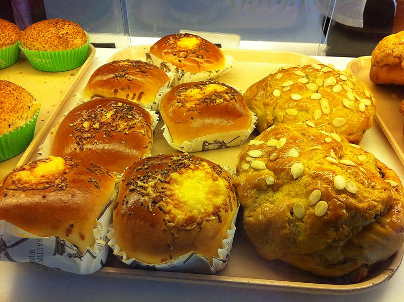 File:HK CWB Yee Wo Street 大班麵包西餅 TaiPan bakery breads 001 Sept-2013.JPG