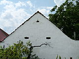 Čeština: Štít samoty čp. 2023 patřící k obci Haklovy Dvory, okres České Budějovice. English: Gable of remote house No 2023 in the village of Haklovy Dvory, České Budějovice District, South Bohemian Region, Czech Republic.