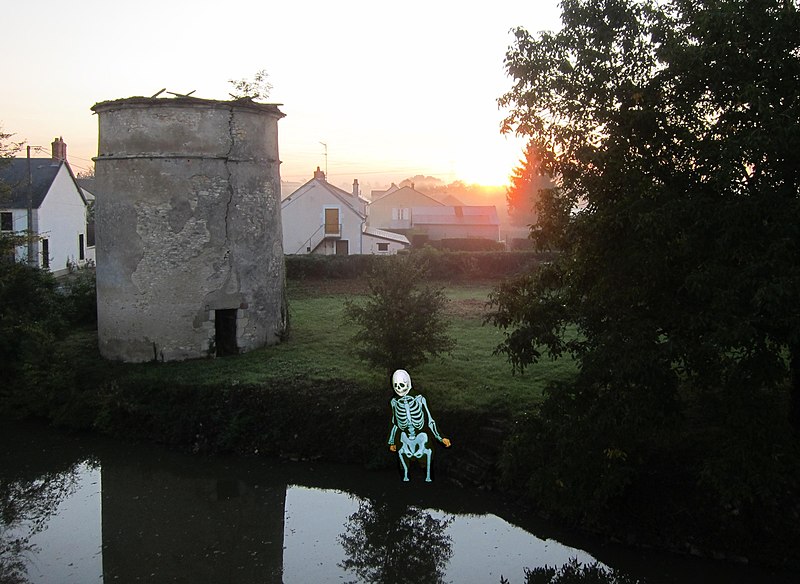 File:Happy Halloween - Château Gerigny - panoramio.jpg