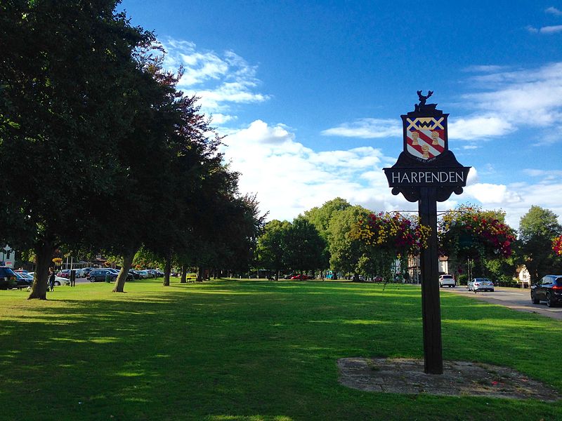 File:Harpenden Town Centre.jpg