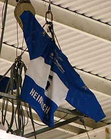 Heinrichs Trikot hängt unter dem Dach der Eissporthalle Kassel