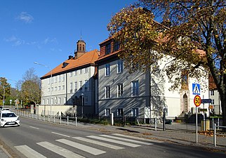 Sverige Gymnasium: Historik, Bildexempel på några svenska gymnasier, Se även