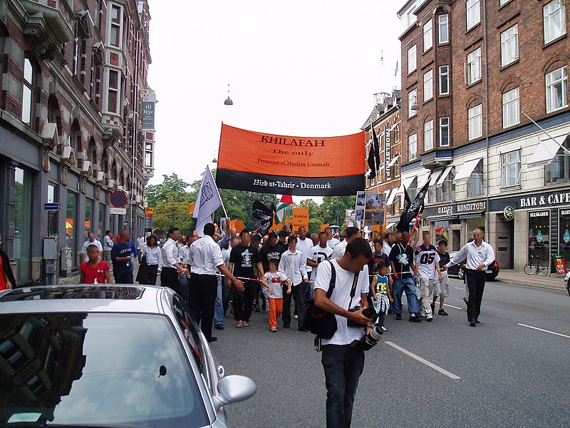 File:Hizb ut-Tahrir demo kbh.jpg