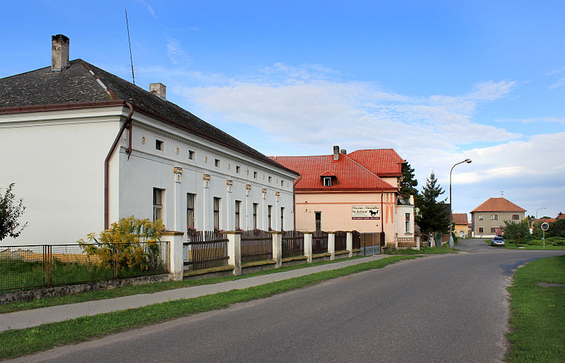 File:Hořátev, east part 2.jpg