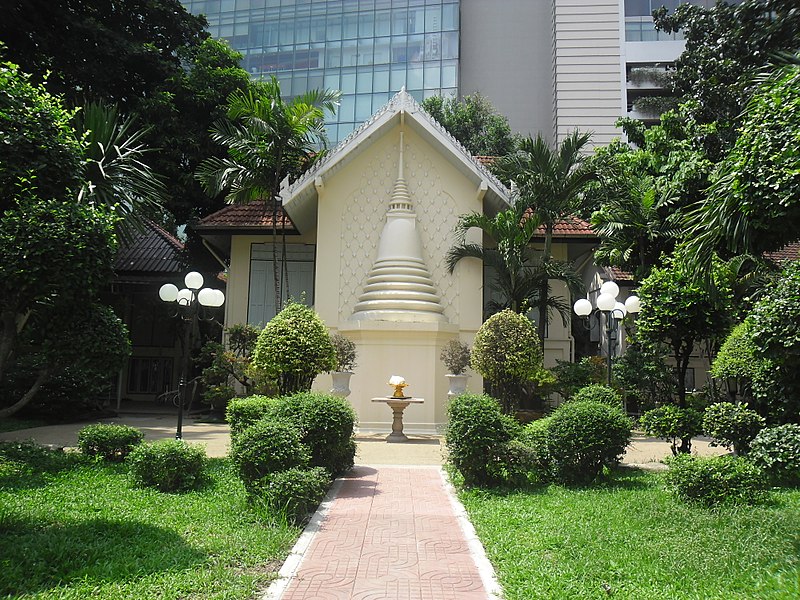 File:House of Mahidol Memorial at Wat Pathum Wanaram (2).jpg