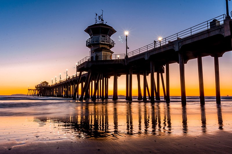 File:Huntington Beach Pier.jpg