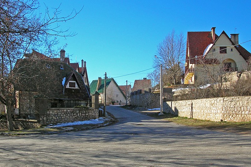 File:Ifrane.jpg