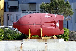 Submarino: Histórico, Submersão e navegação, Casco