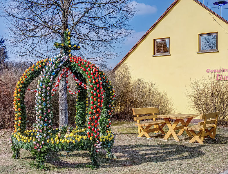 File:Ilmenau-Easter fountain-P1060182HDR.jpg