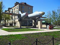 Ilyushin Il-28 monument in Petrovsk.jpg