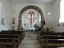 Vue intérieure de la nef vers le choeur