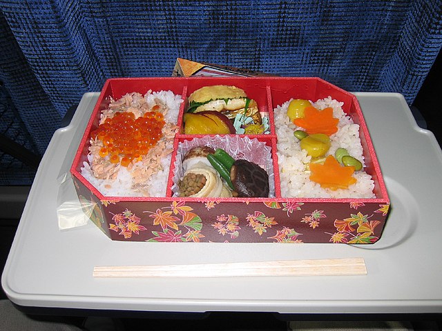 https://upload.wikimedia.org/wikipedia/commons/thumb/5/54/Japan_Pic_1_Bento.jpg/640px-Japan_Pic_1_Bento.jpg