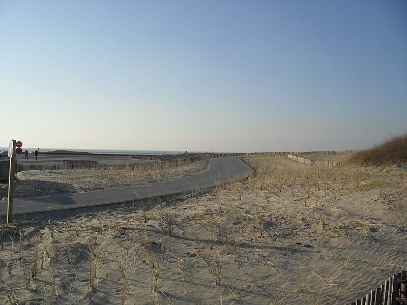 File:Jonction Promenade de la Corniche et Parking-Plage Nord - Le Touquet-Paris-Plage.jpg