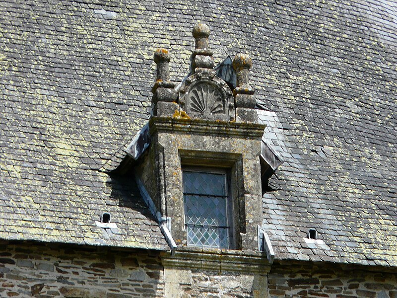 File:Jumilhac château lucarne (3).JPG