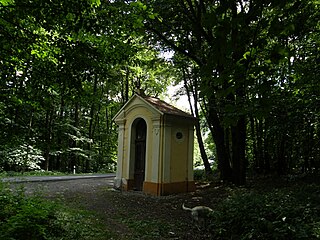 Kaple v Oseku u silnice směrem na obec Lom