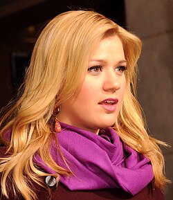 Picture of Kelly Clarkson arriving at the 57th Presidential Inauguration