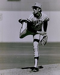 Kent Tekulve #27 of the Pittsburgh Pirates pitches against the New York  Mets during a Major Leag…