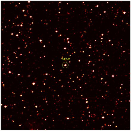 Detail of Kepler's image of the investigated area. The location of TrES-2b within this image is shown. Celestial north is towards the lower left corner. Kepler First Light Detail TrES-2.jpg