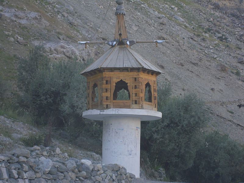 File:Khaplu monument.jpg