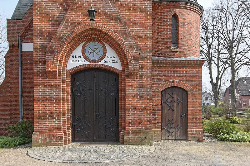 File:Kirche brokstedt portal 01.jpg