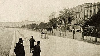 Léon Serpollet winnaar van de race van de kilometer gelanceerd in april 1903 (130 km / h).