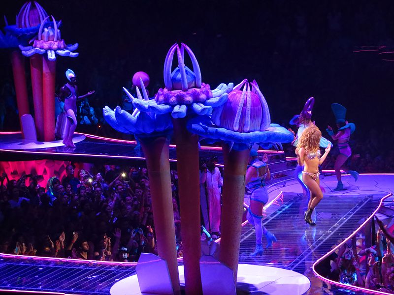 File:Lady Gaga, ARTPOP Ball Tour, Bell Center, Montréal, 2 July 2014 (19) (14376663469).jpg