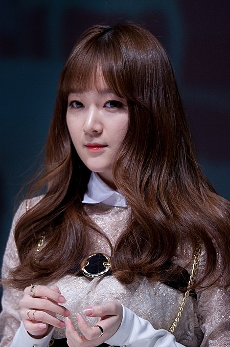 Lee Keumjo at a fansigning event in Sinchon, 7 February 2015 02.jpg