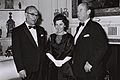 Con la Sra. Eshkol y Adlai Stevenson, 1964