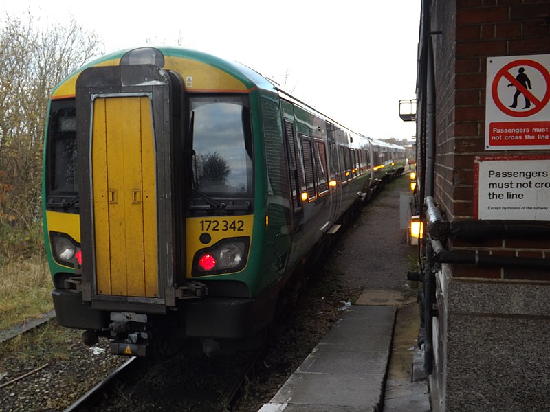 File:London Midland Class 172 at Leamington Spa, November 2014.JPG