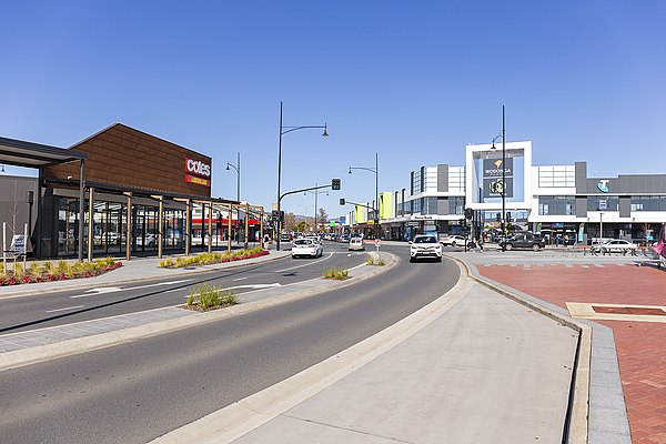 Looking down High Street in the CBD of Wodonga