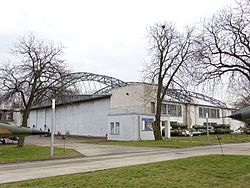 Duży hangar