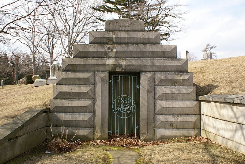 File:Lugar-Chatteron Mausoleum 300.jpg