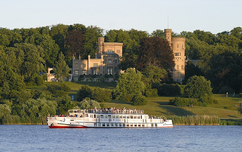 File:MV Cecilienhof 01.jpg