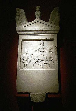 Римска надгробна стела от II век, открита в Петърско. Археологически и византийски музей в Лерин